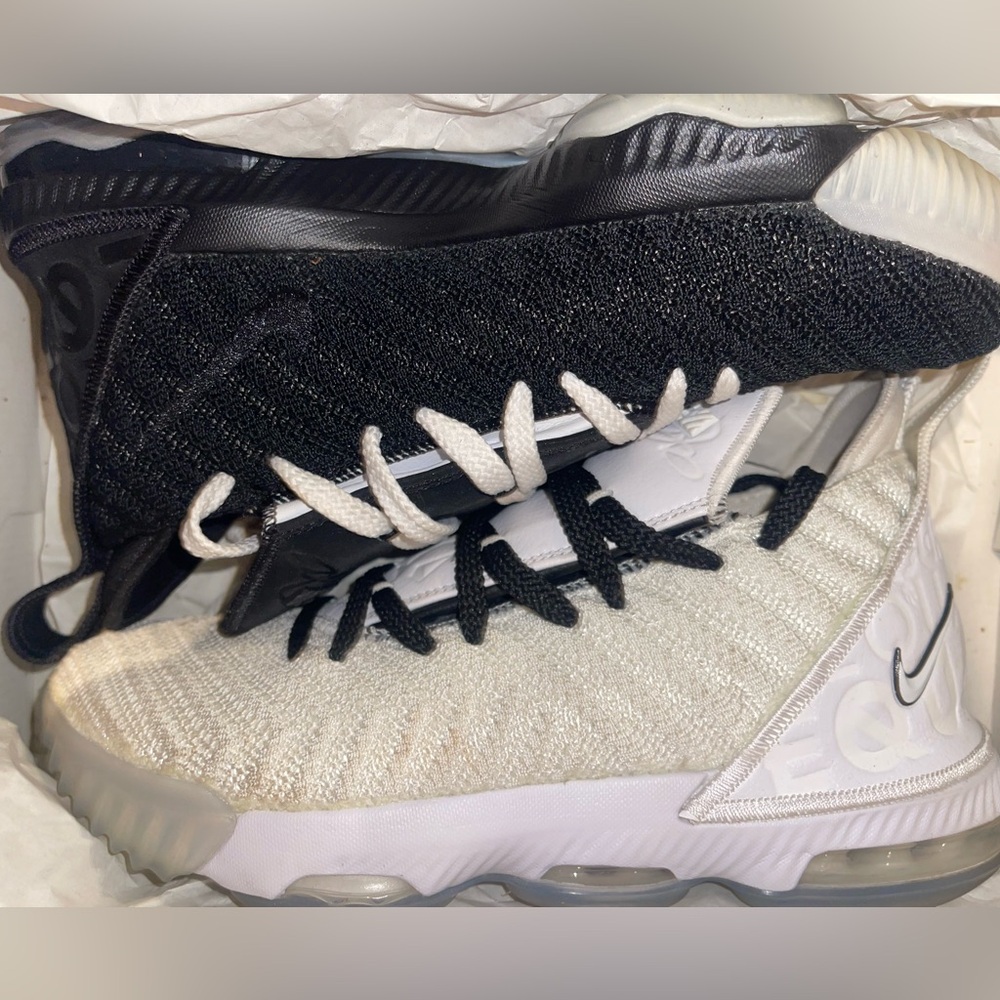 Nike LeBron 16
Equality Away (2019)